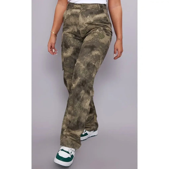 PrettyLittleThing Washed Camo Straight Cargo Pants Khaki Size 6 - Picture 1 of 8